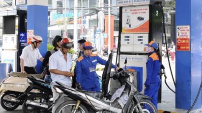 Giá xăng được giữ nguyên, giá dầu tăng giảm đan xen